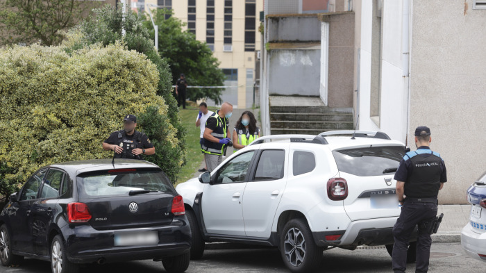 Agentes de la Policía en el lugar en el que se produjo el crimen de Los Rosales