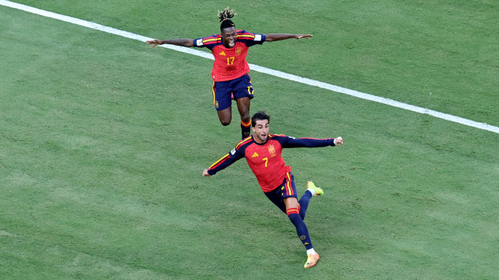 Ferran Torres y Nico Williams