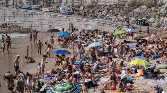 Así se disfrutan las playas de A Coruña en la espera del eclips