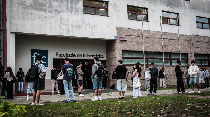Cientos de jóvenes comienzan hoy las clases en la universidad