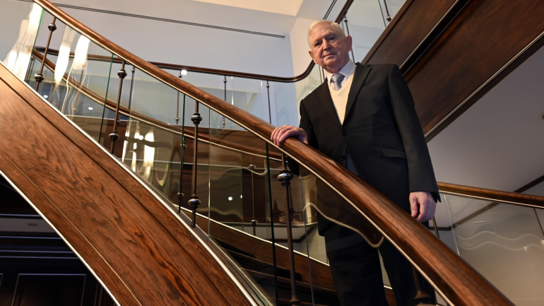 Cándido Hermida posa en las instalaciones de Río do Pozo, en Narón
