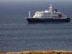 Praia (Cape Verde), 04/05/2026.- Dutch cruise ship MV Hondius is anchored off the coast of the city of Praia on the island of Santiago, Cape Verde, 04 May 2026, after three people died onboard from an acute respiratory syndrome. The World Health Organization (WHO) reported one confirmed case and five additional suspected cases of hantavirus infection on the vessel sailing in the Atlantic Ocean. Three of those affected have died and one is currently in intensive care in South Africa. (Cabo Verde, Sudáfrica) EFE/EPA/ELTON MONTEIRO