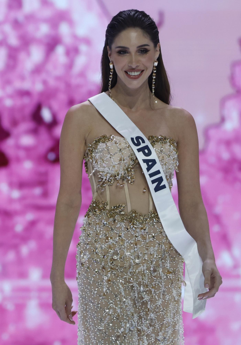 La coruñesa Andrea Valero desfila en el concurso de Miss Universo