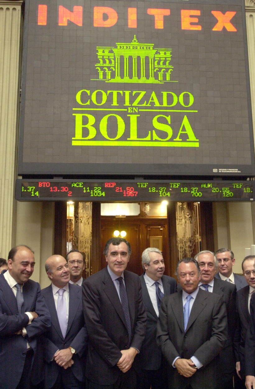 El consejero delegado, José María Castellano, en el centro, durante el debut bursátil en 2001 | Archivo El Ideal Gallego