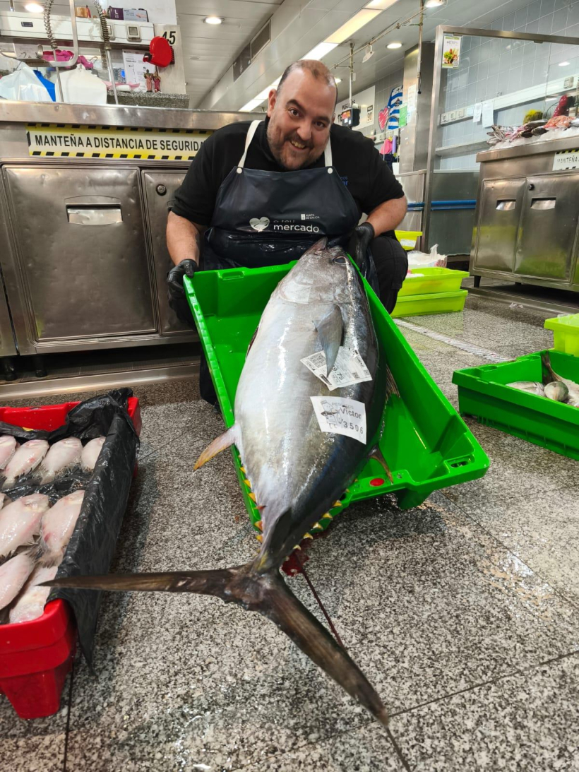 El atún de 40 kilos, en el puesto de Víctor Conde