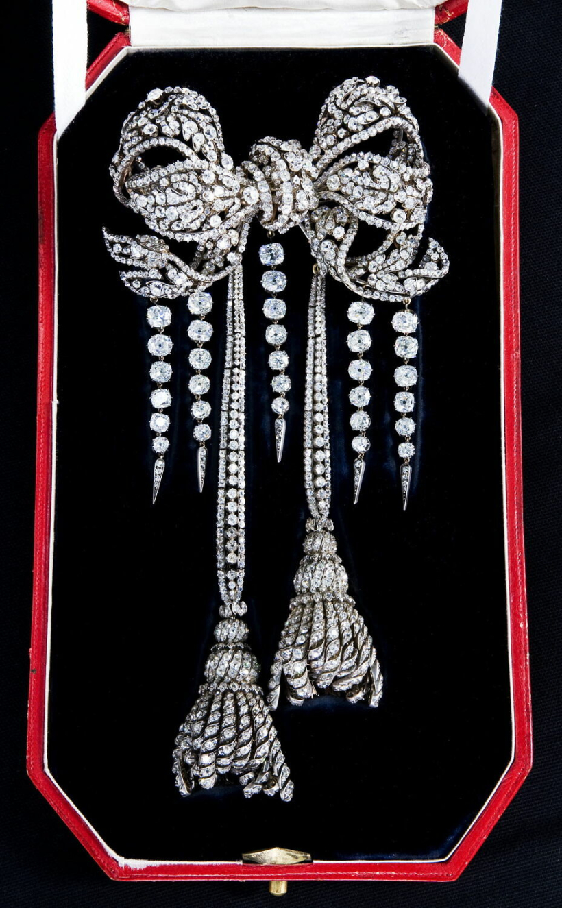 Broche de la emperatriz Eugenia robado en el Louvre