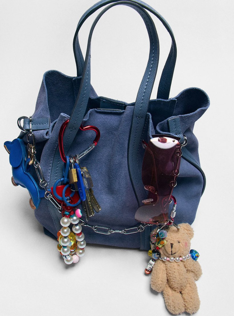 Un bolso de Parfois repleto de charms