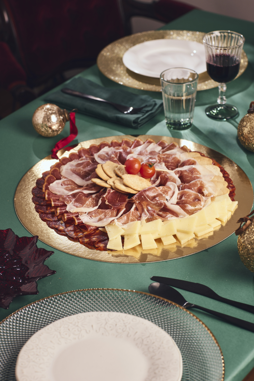 Una de las bandejas gourmet listas para servir, uno de los productos estrella de Vales Gourmet en Navidad.