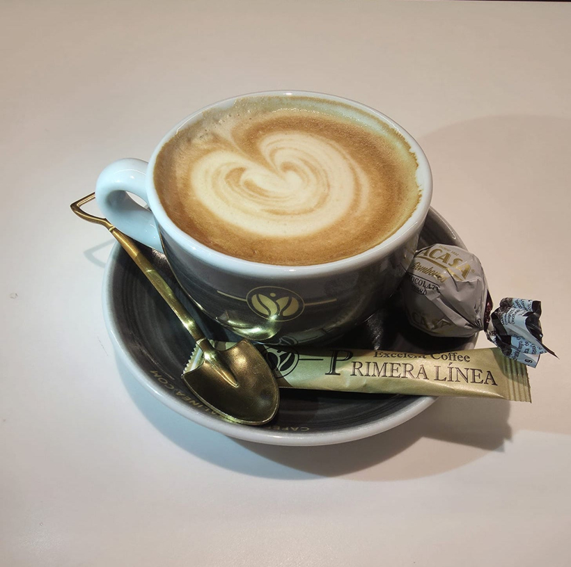 Una taza de café de Primera Línea