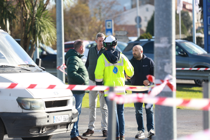 Inundación en el parking del Alcampo por un reventón en una tubería