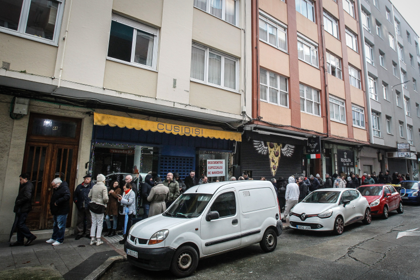 Colas el día de Reyes en Flory para comprar el tradicional roscón