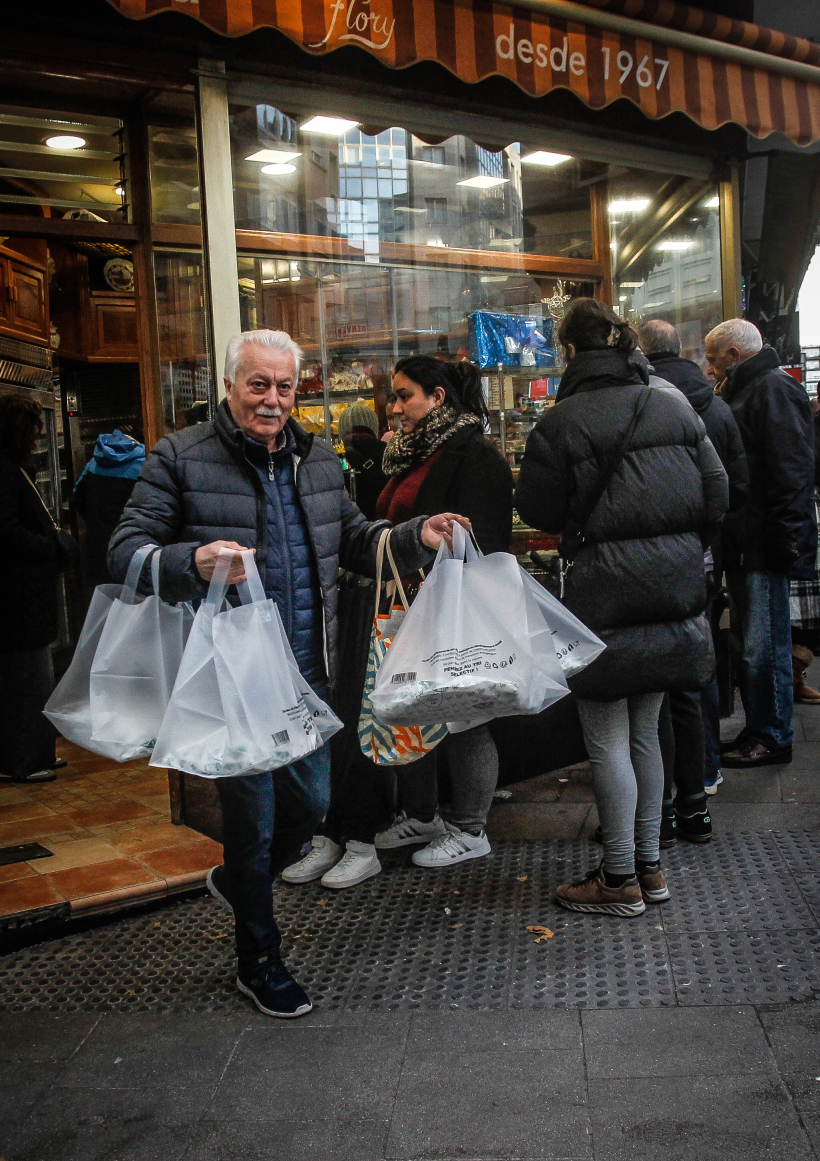 Colas el día de Reyes en Flory para comprar el tradicional roscón