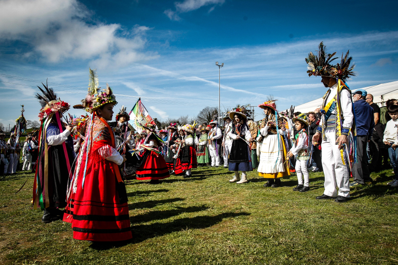 Este lugar de Paderne volveu avivar un ano máis o que é o único entroido tradicional das Mariñas 