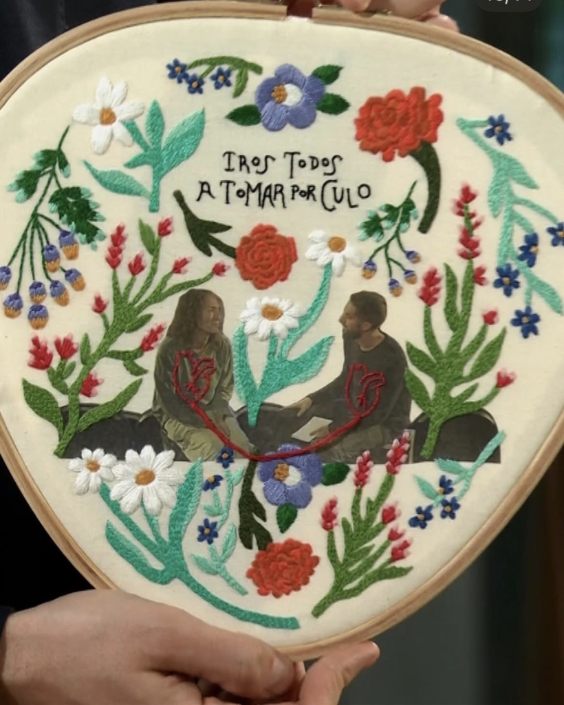 Bordado de Lúa Mosquetera para La Revuelta