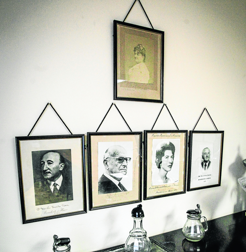Galería de retratos, en la sala de juntas de la sede