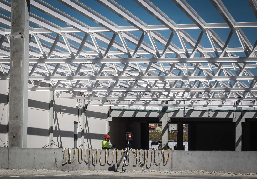 Obras de la nueva fábrica que Inditex construye en el polígono de Sabón (Arteixo)