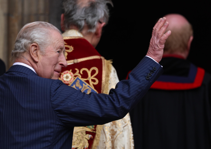 El rey Carlos llega a la misa de Pascua