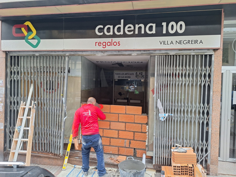 Bajo tapiado en Villa de Negreira