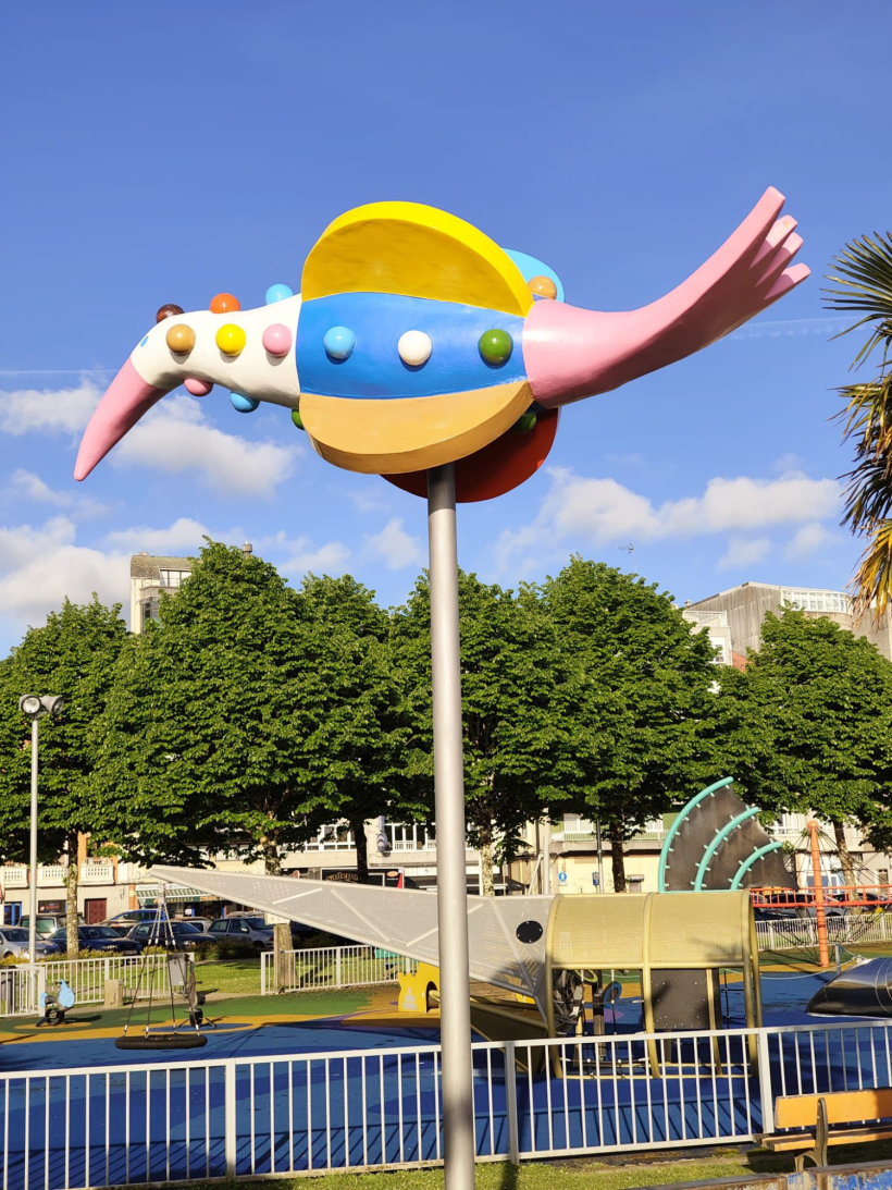 Pájaro de Jorge Peteiro en homenaje a los Suárez Picallo