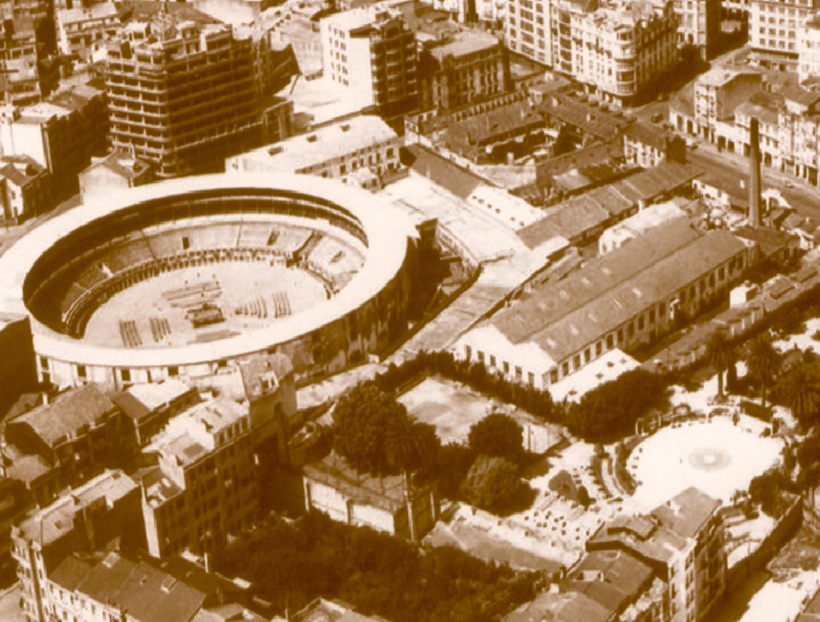Fotografía antigua de la plaza de toros de A Coruña en los años 60