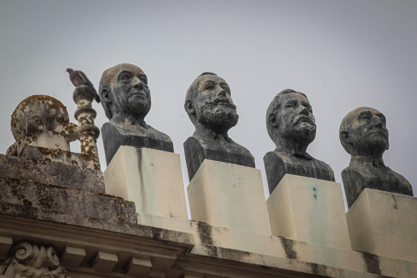 quintana. bustos de kiosko Alfonso, Linares Rivas, sir John Moore, wenceslao Fernández Flores
