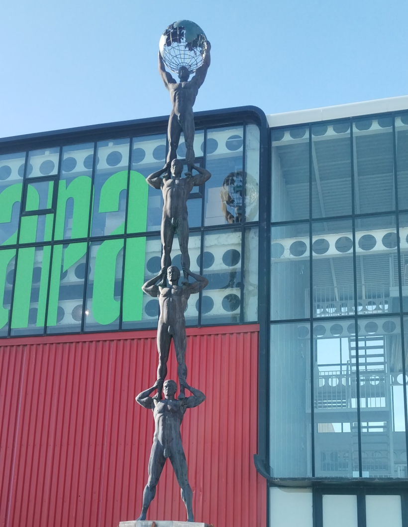 La escultura de los hermanos de la Lejía