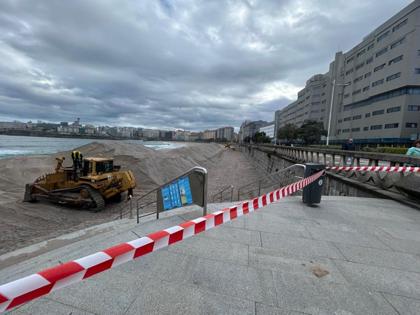Alisado de la duna de Riazor y levantamiento de la del Orzán