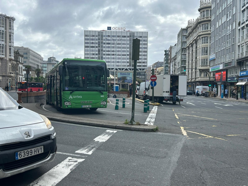 Bus atascado en la plaza de Pontevedra