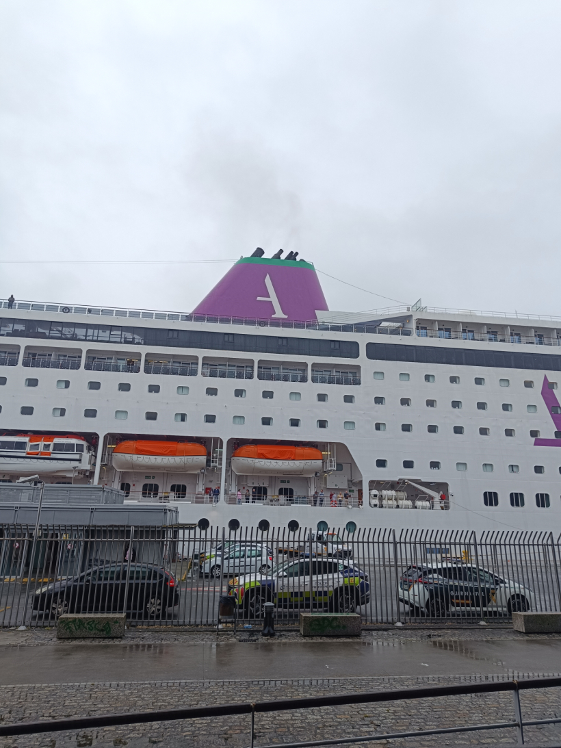 Pasajeros del 'Ambition' en A Coruña
