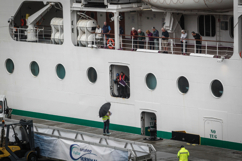El 'Ambition', ya atracado en A Coruña