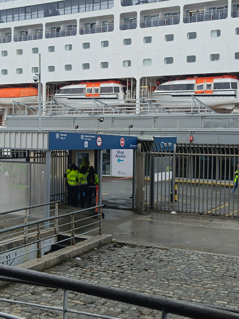 Sanidad Exterior llega al barco
