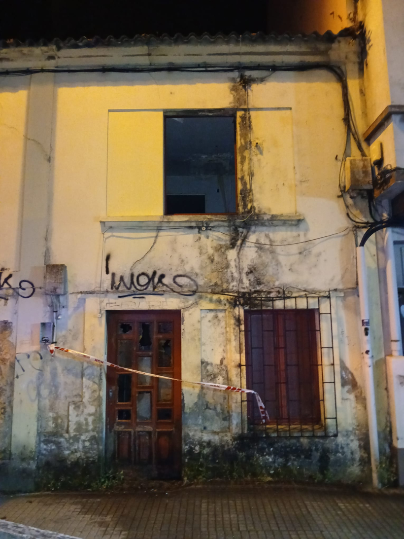 Incendio casa abandonada en Perillo