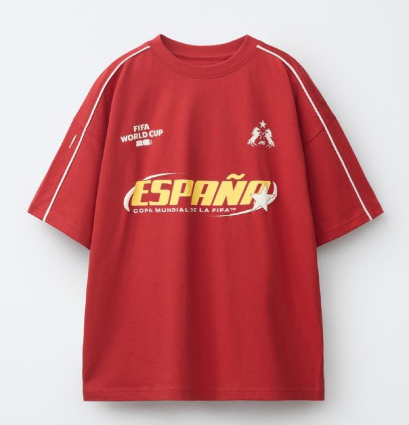 La camiseta de Zara dedica a la selección española de fútbol