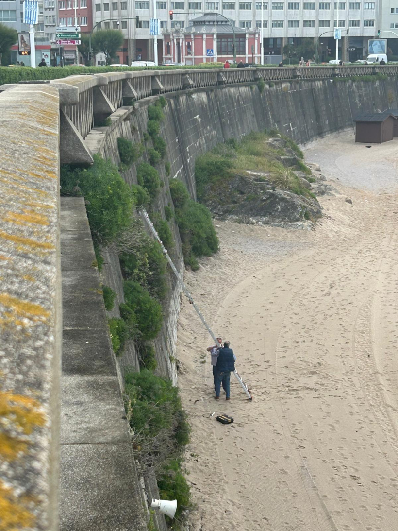 Colocación megafonía en la playa