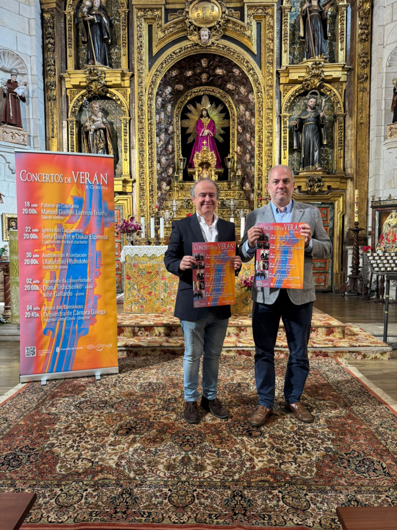 Rogelio Groba y Gonzalo Castro, esta mañana, en la presentación de los conciertos de verano de la Orquesta de Cámara Galega