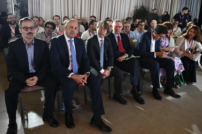 Ponentes del foro tecnológico organizado por R