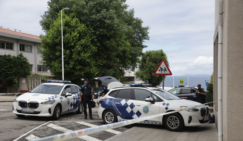 Agentes de la Policía en el lugar en el que se produjo el crimen de Los Rosales