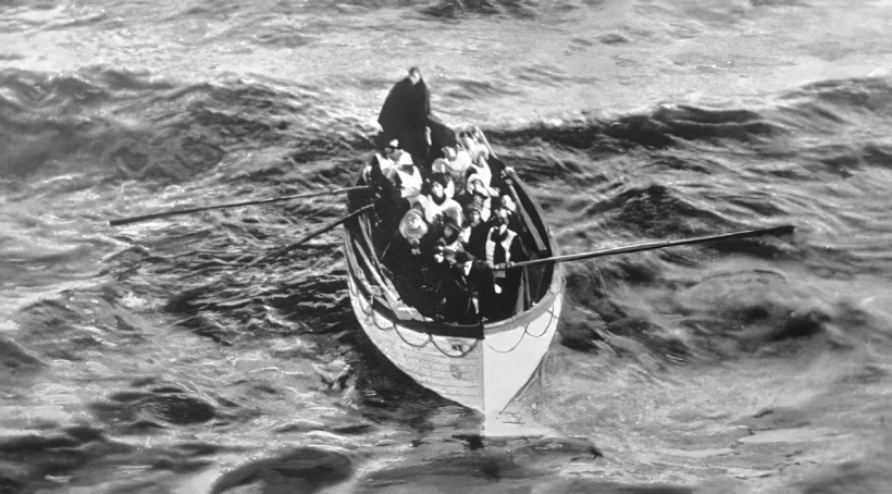 Titanic_lifeboat_number_6