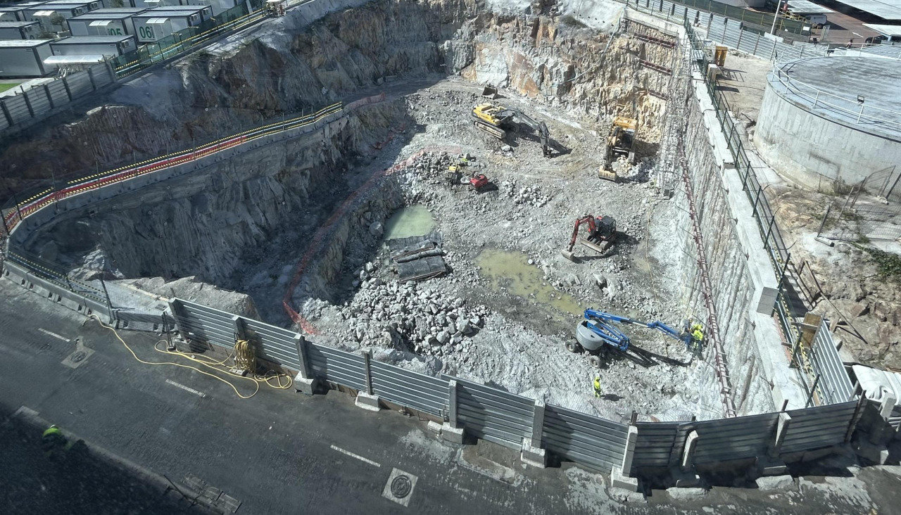 Excavación en la obra para construir la ‘torre polivalente’ del ‘Novo Chuac’, en A Coruña