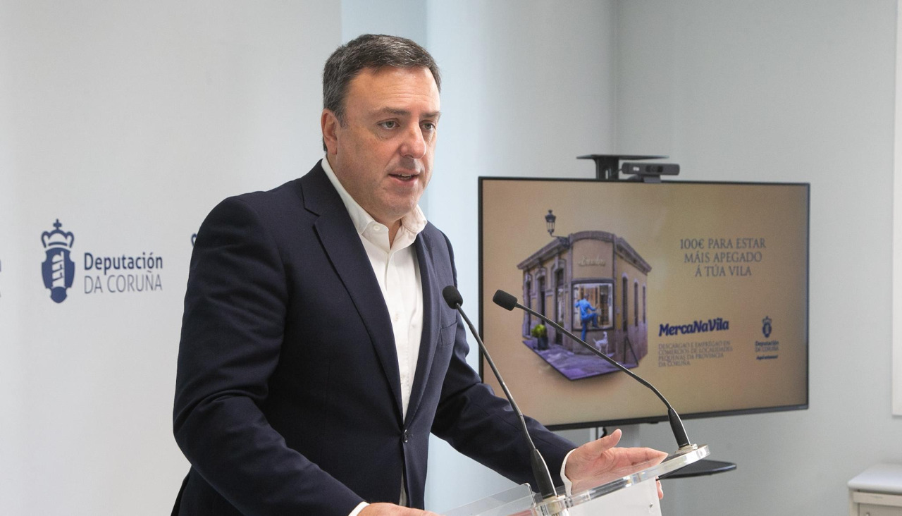 Valentín González Formoso en la presentación de MercaNaVila