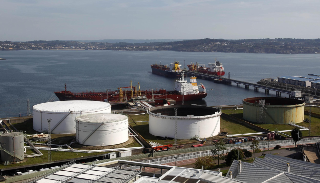 Muelle petrolero de Repsol en el Puerto Interior de A Coruña