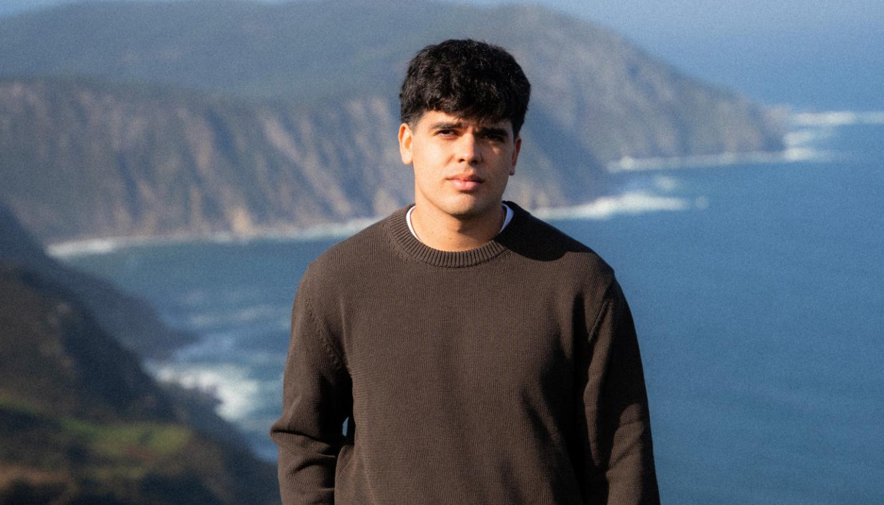 Íñigo Quintero lanza su primer álbum "El sitio de siempre"