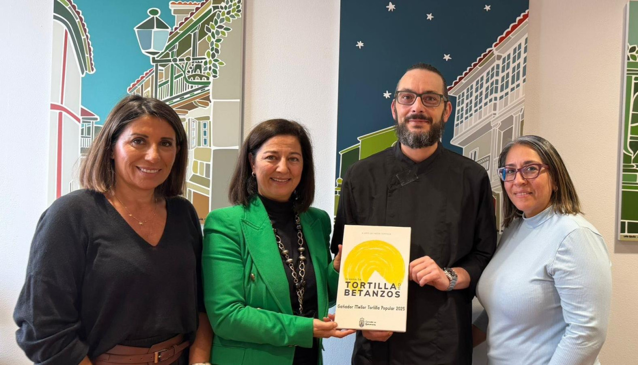 Barral y Veiga entregaron el premio popular a los responsables de Café de Segundo