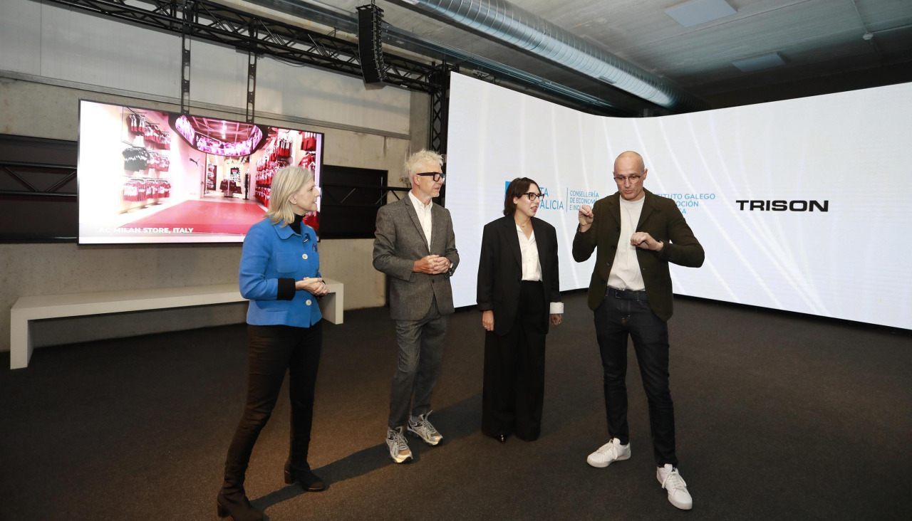 Visita de la conselleira María Jesús Lorenzana (segunda por la derecha) a Trison