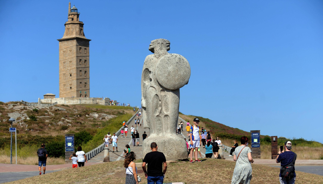 Turistas en la Torre de Hércules