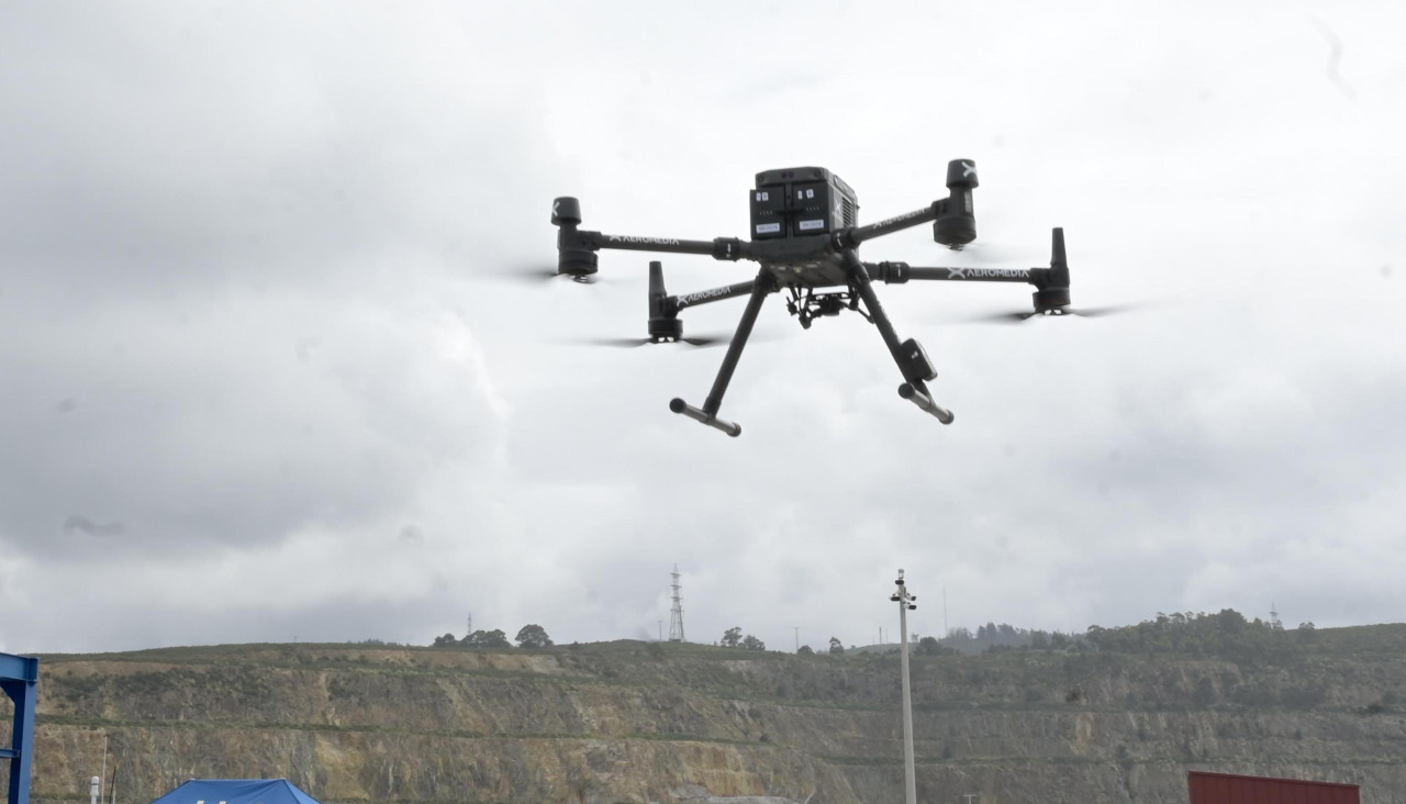 Un dron en el Puerto Exterior de Langosteira
