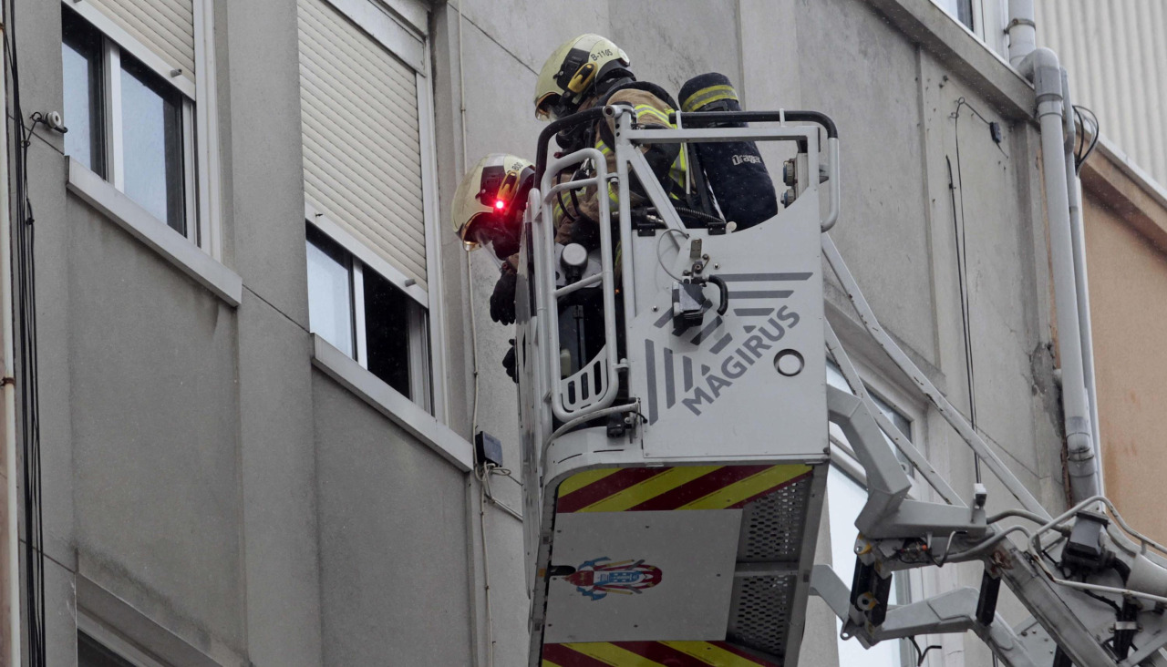 Bomberos actúan en un incendio en Avenida de Hércules