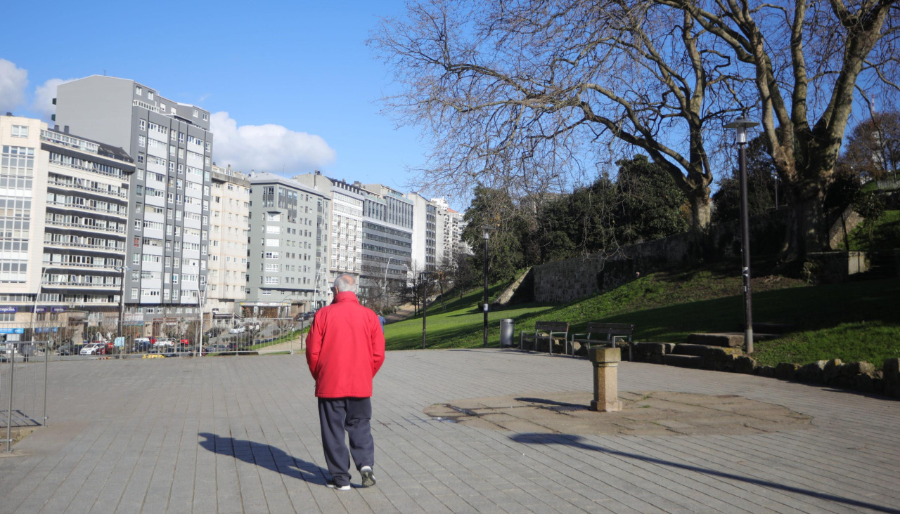 Un jubilado en el parque de Oza