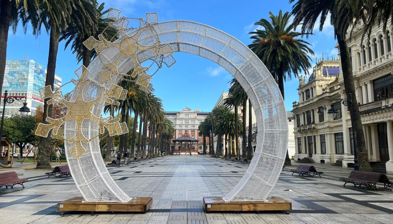 El arco navideño ya está en los jardines
