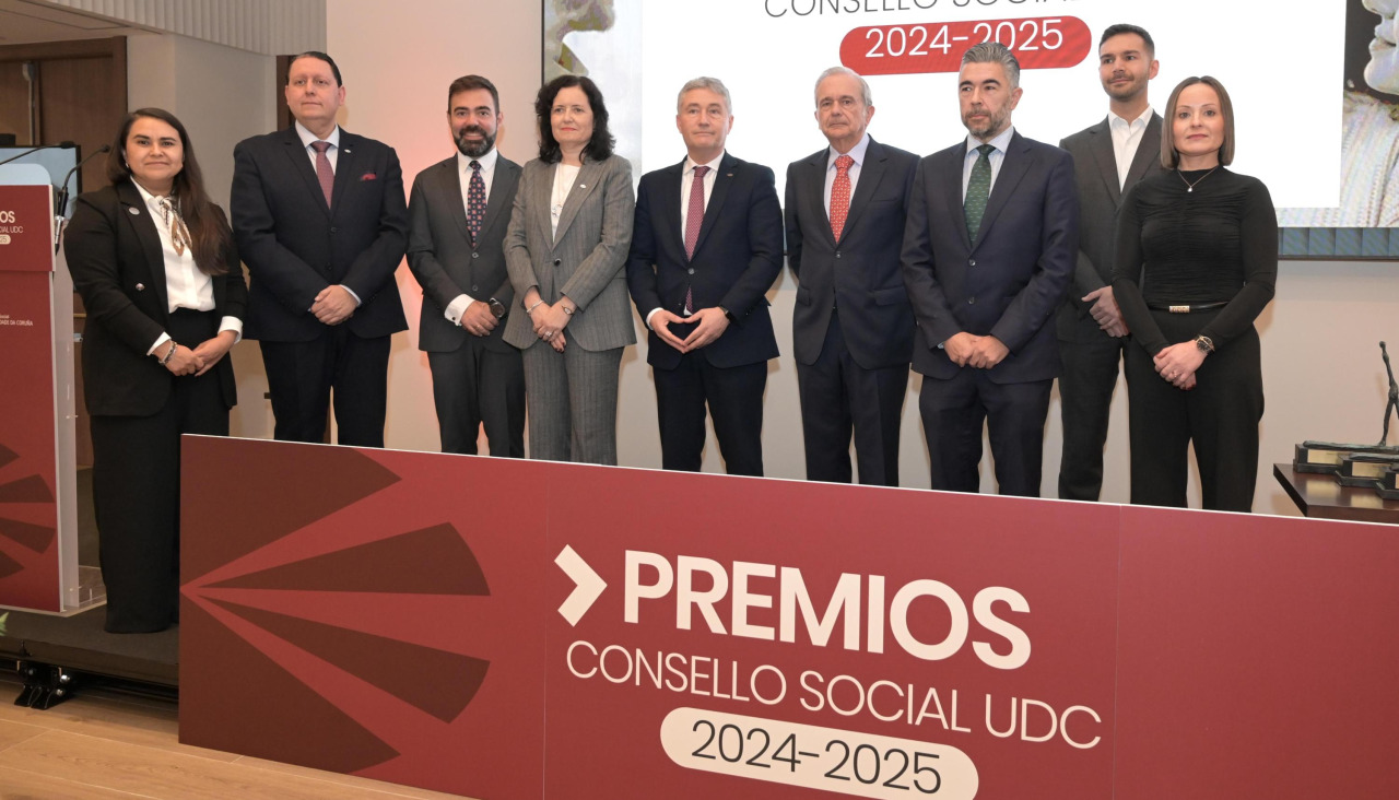 Entrega de los Premios Consello Social UDC 2024-2025, con la presencia de Antonio Abril (cuarto por la derecha)